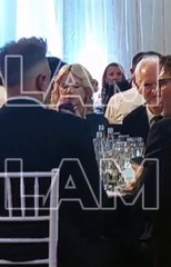 Esmeralda Mitre limpia su teléfono de una forma particular