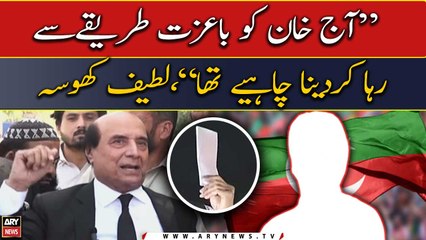 "Aaj Khan ko baizzat tareeqe se reha kardena chahiye tha," Latif Khosa