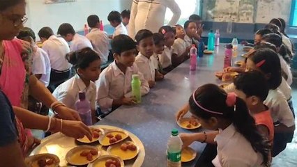 বিদ্যাসাগরের জন্মদিবস উপলক্ষে বিদ্যালয়ের মিড ডে মিলে তালের পদ!