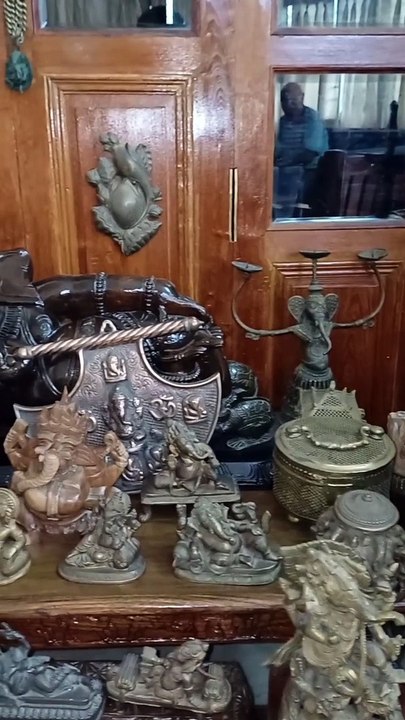 मूस की जगह ड्रेगन पर सवार गणेश, हाथों में लड्डू...