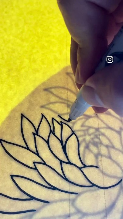 Dessin a l'encre sur papier Arches , motif ornemental pour tattoo .