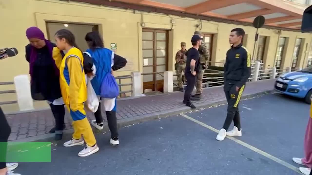 Migranti, a Ventimiglia 250 respingimenti al giorno. Una 15enne: "Vorrei andare a scuola"