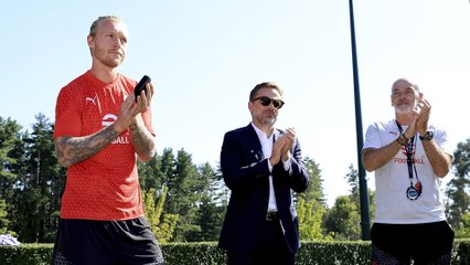 Kjær premiato per le 100 presenze