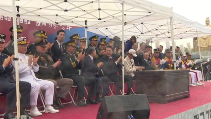 尹, 국군의 날 시가행진 참여...역대 대통령 최초 / YTN