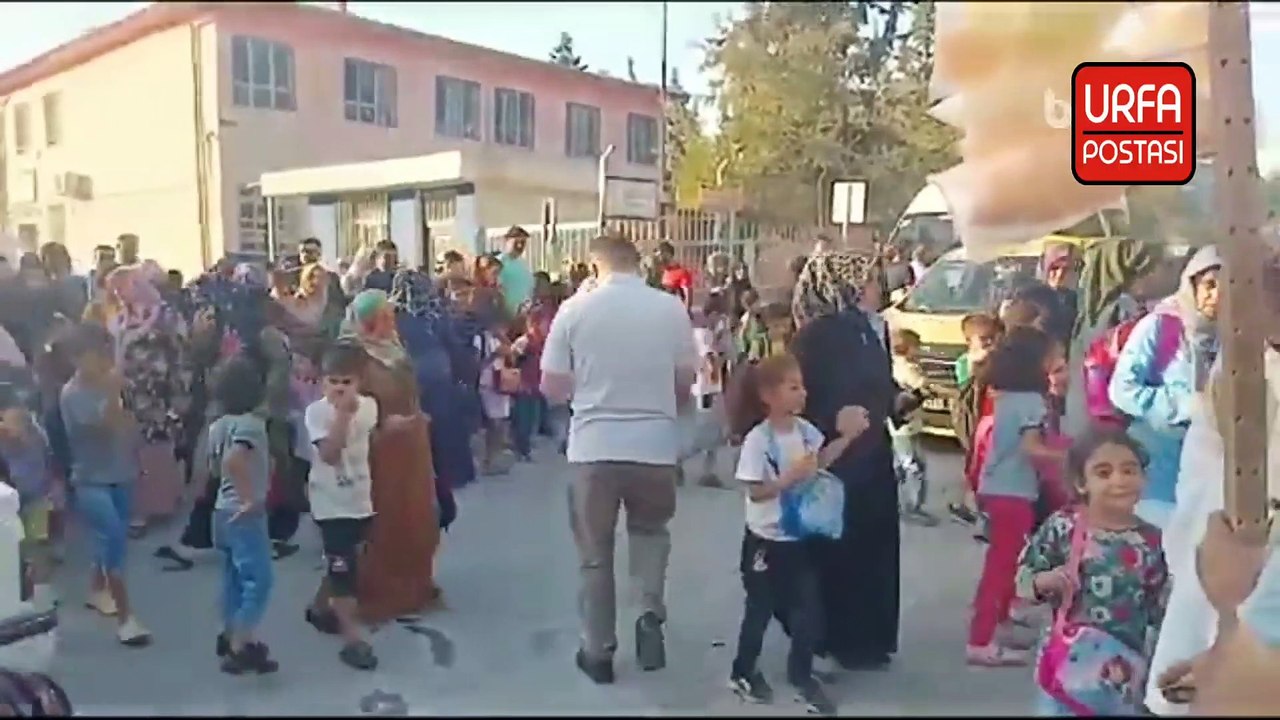 Şanlıurfa'da veliler okul çıkışı yaşanan araç ve öğrenci yoğunluğunun kazalara sebebiyet vermesinden endişeli