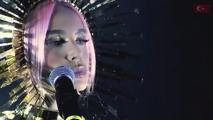 Gülşen, Mevzular Açık Mikrofon'da İstiklal Marşı okudu