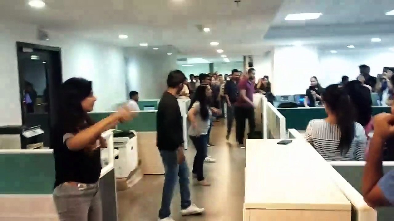 Dance Performance in an IT Software office - video Dailymotion