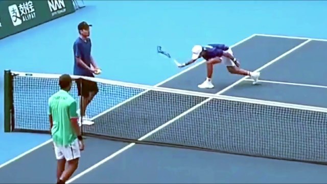 South Korean tennis player smashes racket so many times in epic meltdown
