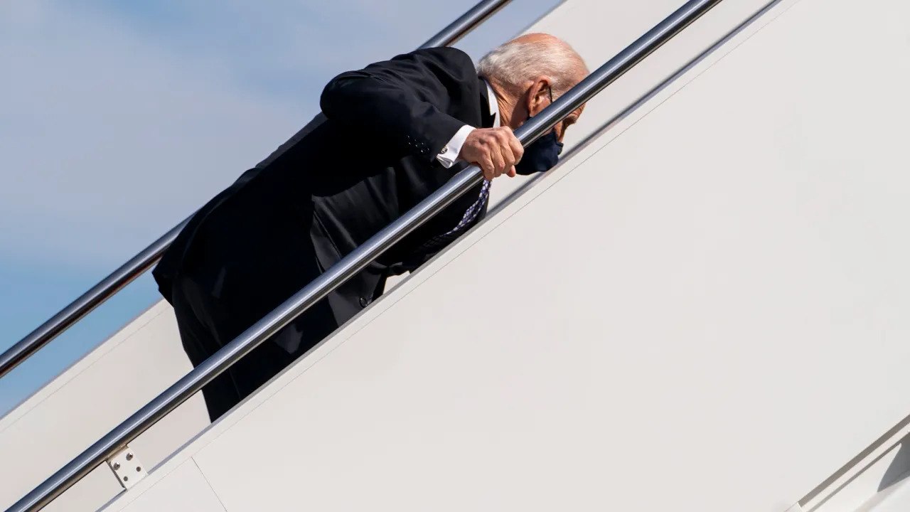 Joe Biden slips, nearly tumbles while exiting Air Force One