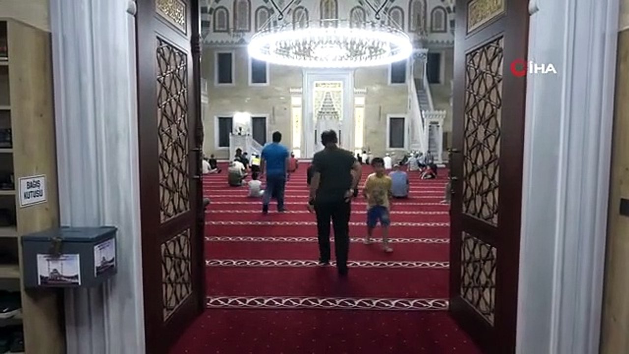 Mevlit Kandili a été célébré par des prières à Kocaeli