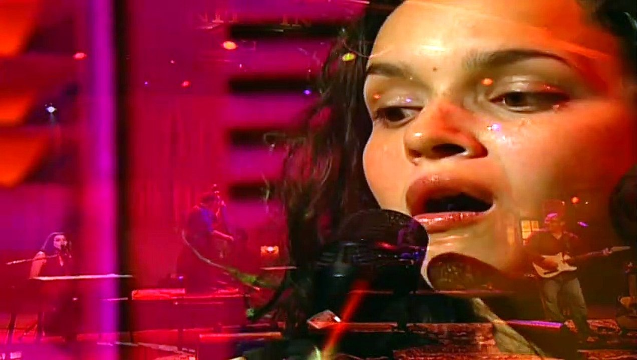 NORAH JONES — What Am I To You? – (N. Jones) ● 【from NORAH JONES: Live In New Orleans】 •August 24, 2002•