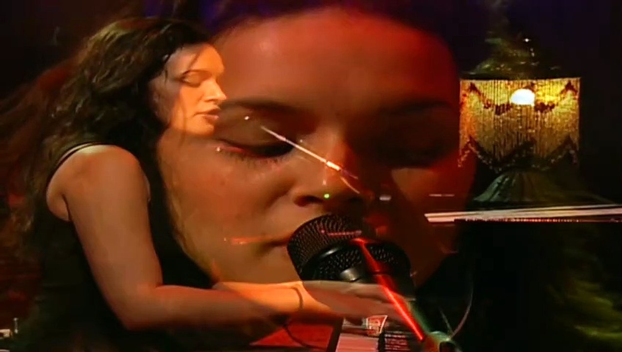 NORAH JONES — Painter Song – (L. Alexander) ● 【from NORAH JONES: Live In New Orleans】 •August 24, 2002•)