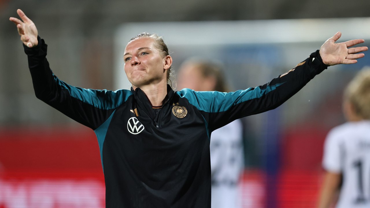 Popp über mögliches Karriereende: 'Eigentlich macht ihr ein Thema daraus'