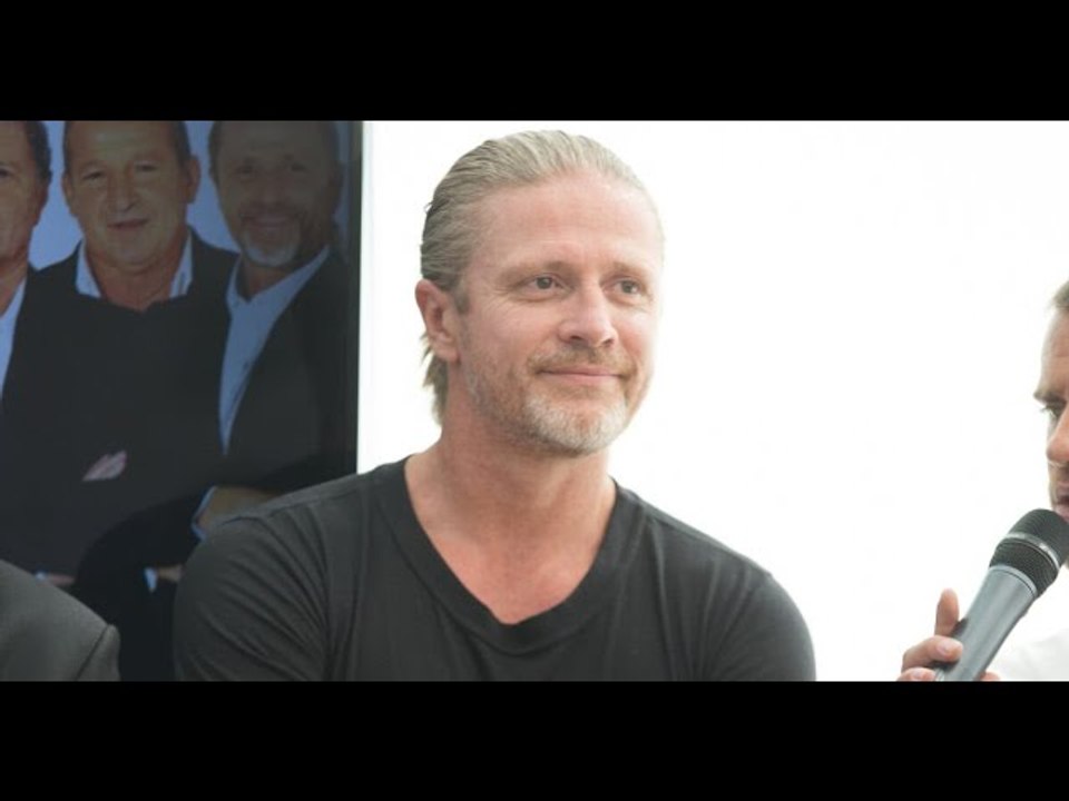 VIDEO: Emmanuel Petit : Sa fille Zoé, parfait mélange entre lui et Agathe de La Fontaine, défile pou