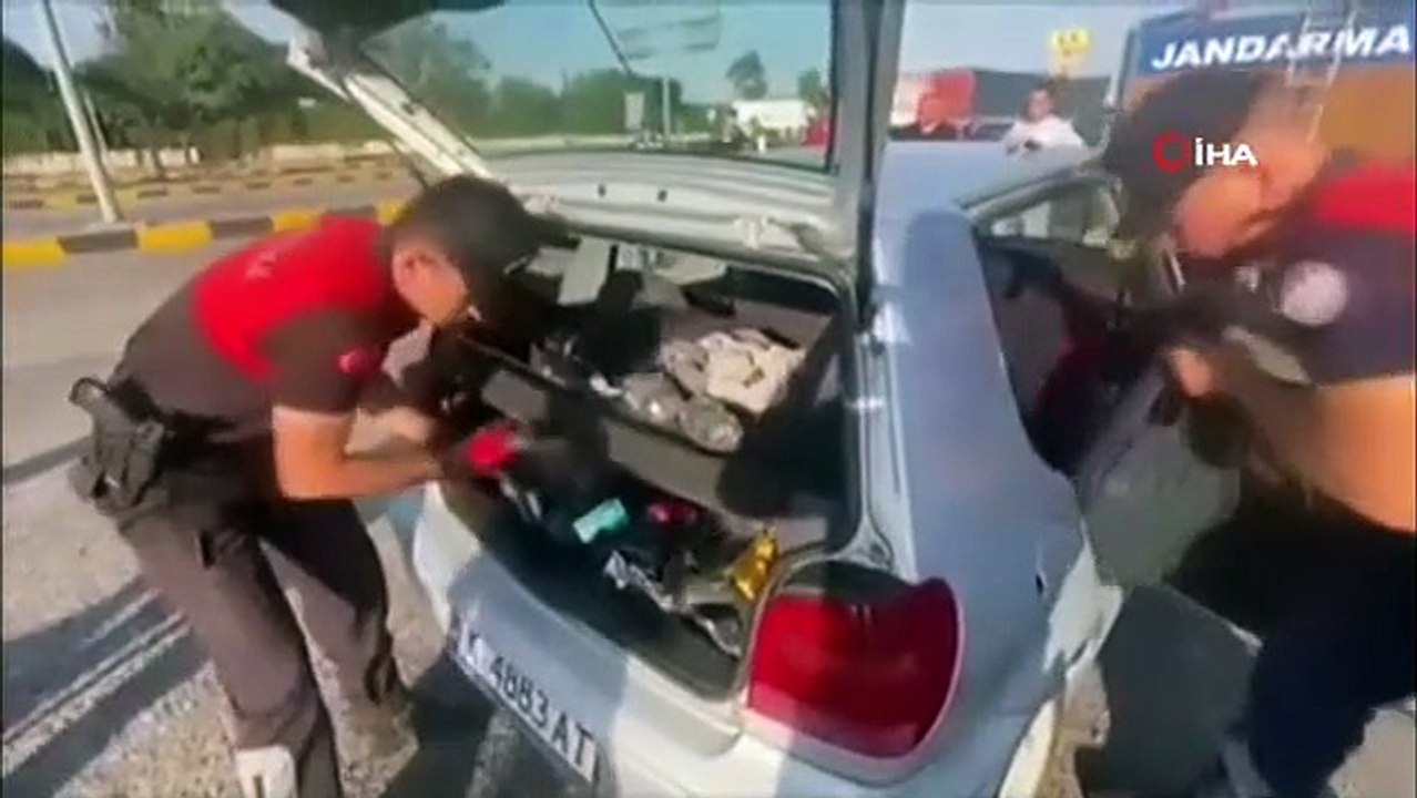 Şüphe üzerine durdurulan Bulgaristan plakalı araçtan 3 kilo uyuşturucu çıktı