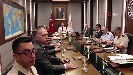 Bakan Güler'den yurt içindeki ve sınır ötesindeki birlik komutanlarıyla telekonferans toplantısı