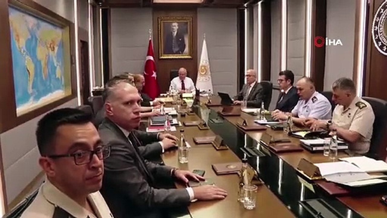 Bakan Güler'den yurt içindeki ve sınır ötesindeki birlik komutanlarıyla telekonferans toplantısı