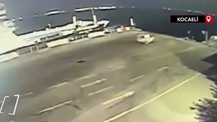 Kocaeli'de hafif ticari araç iskeleden denize uçtu
