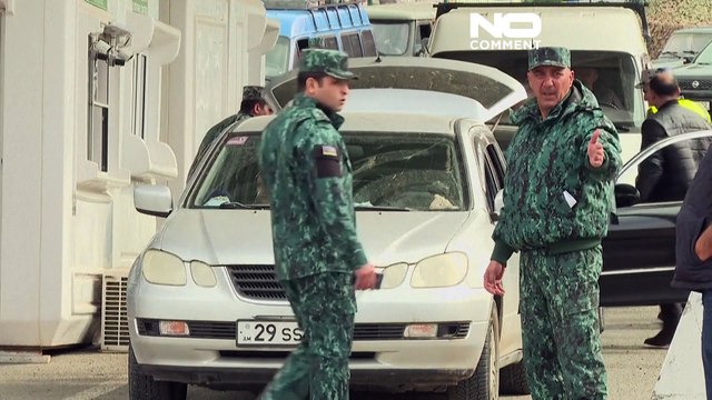 شاهد: الآلاف من لاجئي ناغورني قره باغ على طريق النزوح باتجاه أرمينيا