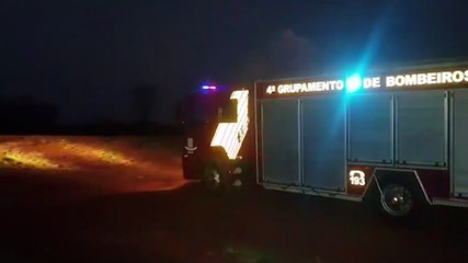 Bombeiros combatem incêndio em vegetação na rodovia BR-369