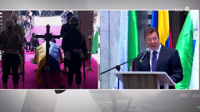 Ante sus estatuas y pinturas, rinden homenaje a Fernando Botero en el Museo de Antioquia