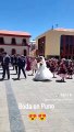 Novios sorprenden bailando morenada luego de su boda