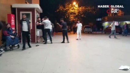 İnegöl'de hastaneye giden arkadaşlar arasında kavga çıktı 