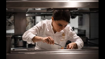 VIDEO: La cheffe Eugénie Béziat plonge son talent dans les marmites du Ritz