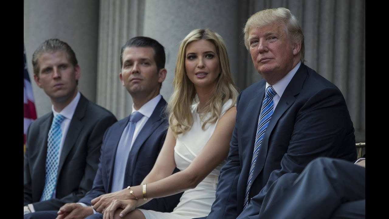 VIDEO: Trump a commis des fraudes financières, tranche un juge avant son procès