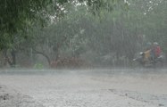 Hôm nay, mưa lớn khắp ba miền, cảnh báo ngập lụt