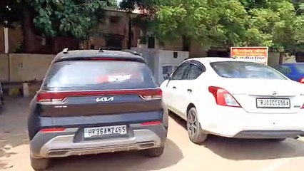 आपके चलने की जगह पर बन गई अवैध पार्किंग...देखें वीडियो