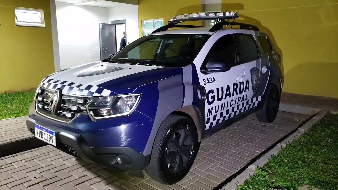 Condutor fura sinal na frente da GM, recusa bafômetro e acaba detido em posse de maconha no Alto Alegre