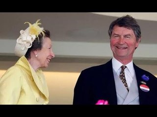 Tim Laurence est-il un royal qui travaille? La position royale unique qu'occupe le mari de la prince