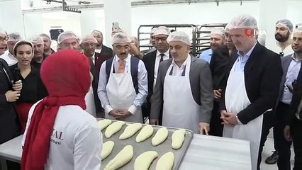 Le pain produit par les étudiants sera offert aux citoyens pour 4 lires.