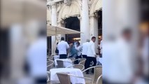 Lüks restoranda olay çıktı: Garson müşteriyi tartakladı