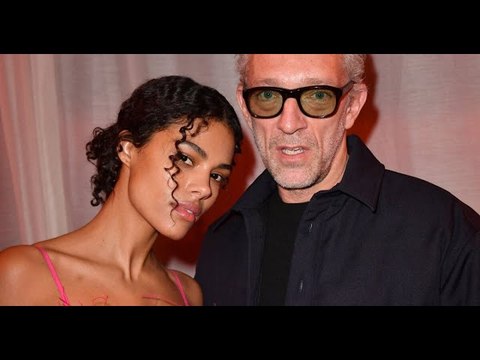 VIDEO: PHOTOS Vincent Cassel très proche d'une ancienne Miss, mots tendres et petits coeurs