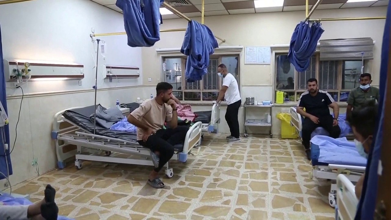 مركبات الإسعاف تهرع لنقل ضحايا حريق الحمدانية إلى المستشفيات
