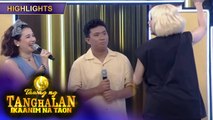 Vice Ganda demonstrates how to erase on the blackboard | It's Showtime Tawag Ng Tanghalan