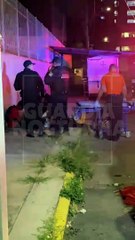 #Prelimiar Tendidos sobre la vía pública, golpeados y heridos con arma blanca, terminaron dos jóvenes tras un asalto en la colonia 8 de Julio de Guadalajara #GuardiaNocturna