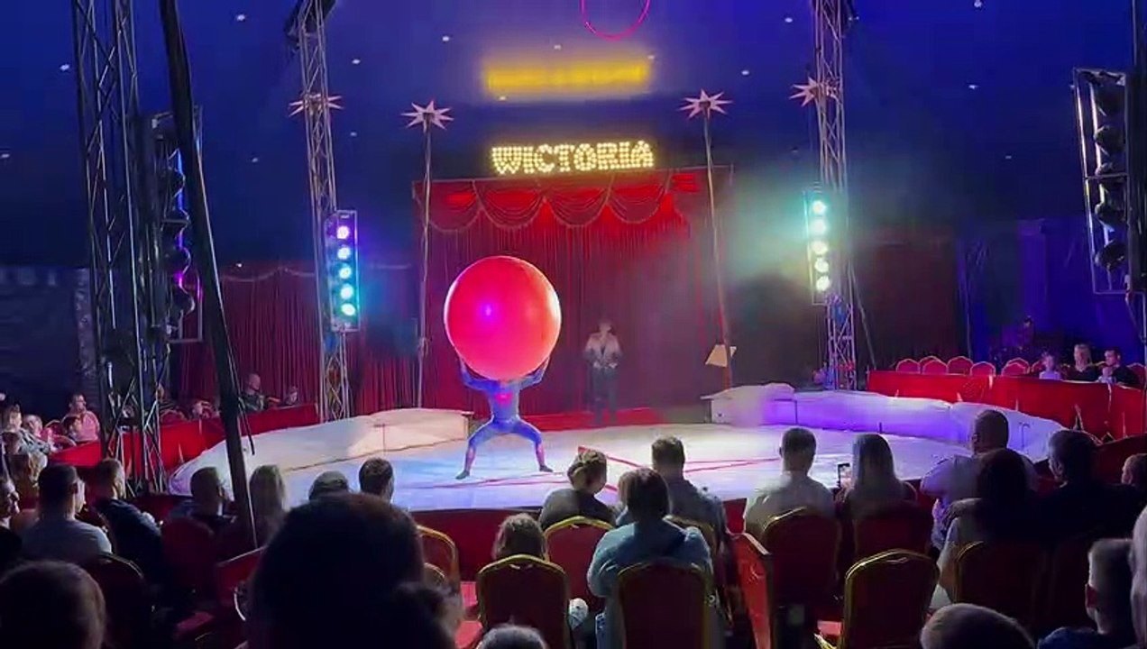 Cyrk "Wictoria" w Gdańsku. To jedyne takie miejsce, gdzie zamiast zwierząt odbywa się pokaz hologramów!