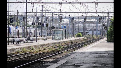 VIDEO: Une femme sauvée in extremis du suicide avant le passage d’un train