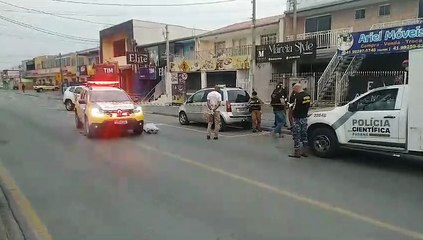 Após recusar pagar cerveja para mulher, homem é morto com facada no tórax no Ganchinho