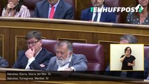 Un diputado del PSOE la lía unos segundos al votar a favor de la investidura de Feijóo