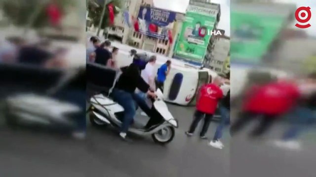 İstanbul'da içinde hasta olan ambulans yan yattı