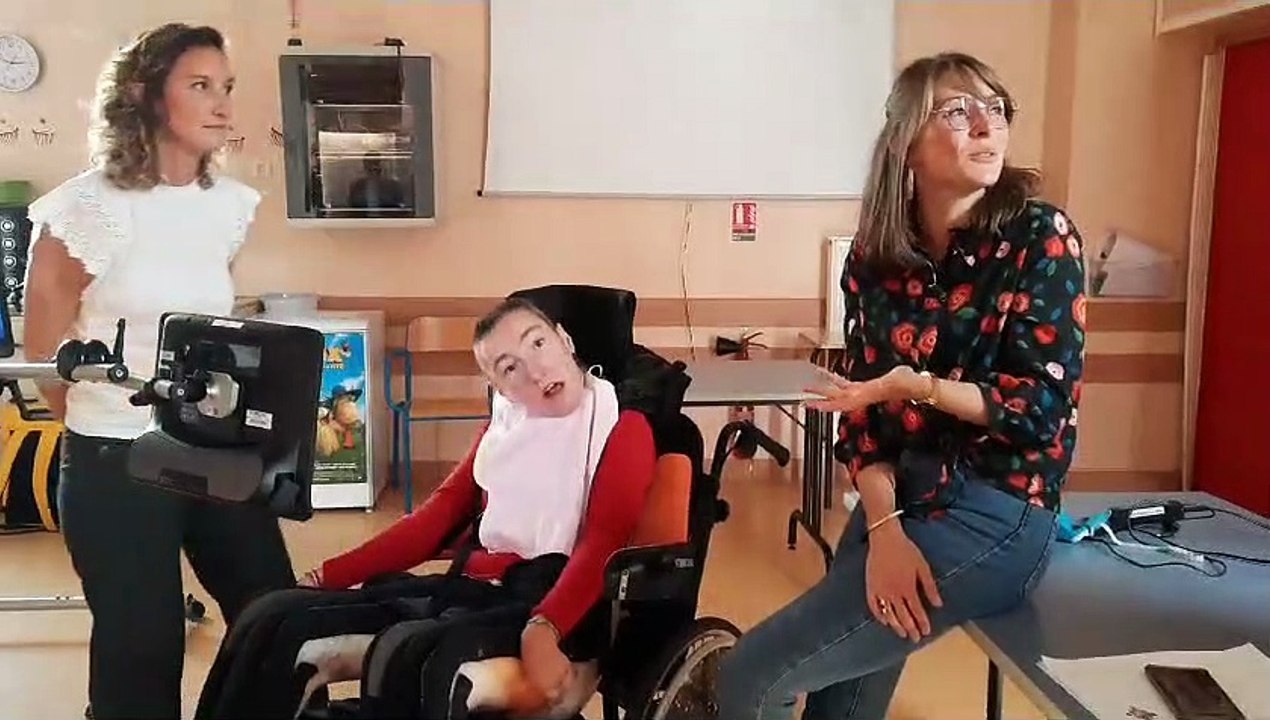 Des jeunes polyhandicapés à Bois-Guillaume communiquent grâce à des commandes oculaires