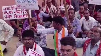 जयपुर: भाजपा मुख्यालय में टिकटों पर मचा बवाल, धरने पर बैठे कार्यकर्ता