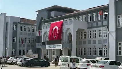 Düzce Valiliği geri adım attı! Tepki çeken isim değişikliği sonrası okula yeniden "15 Temmuz Şehitler Anadolu Lisesi" tabelası asıldı