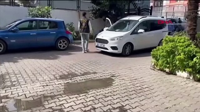 La femme et son amie, qui ont invité chez elle la personne qu'elle a rencontrée en ligne, ont volé 50 000 TL