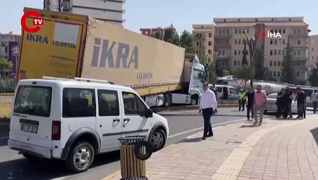 ’Dur’ ihtarına uymayan TIR sürücüsü, lastiklere ateş edilerek durduruldu