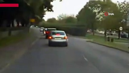 Otomobile çarpan motosiklet alev topuna döndü